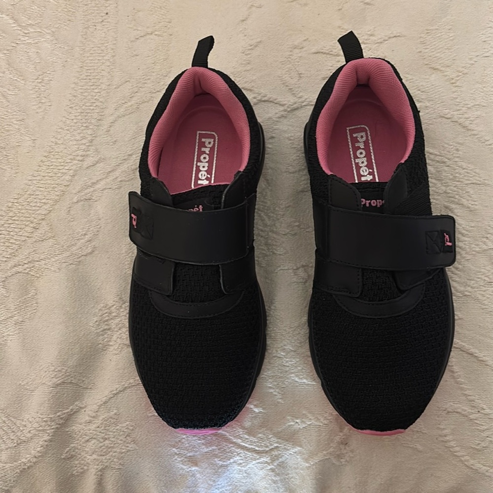 Propet shoes